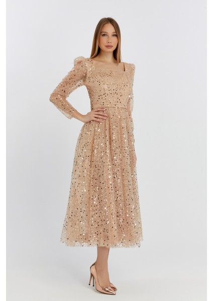 Kadın Kare Yaka Tül Kumaş Üzerine Inci Boncuklu Tül Şık ve Zarif Abiye Elbise