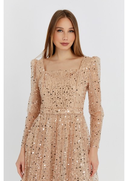 Kadın Kare Yaka Tül Kumaş Üzerine Inci Boncuklu Tül Şık ve Zarif Abiye Elbise modelleri