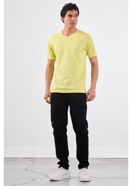 Sarı V Yaka Pamuklu Düz Renk Slim Fit Erkek T-shirt fiyatları