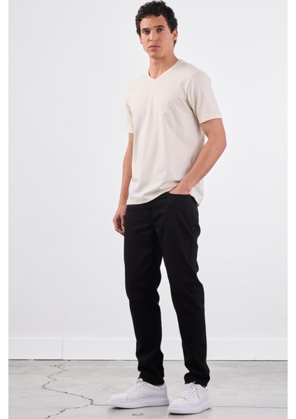 Ekru V Yaka Pamuklu Düz Renk Slim Fit Erkek T-shirt fırsatları