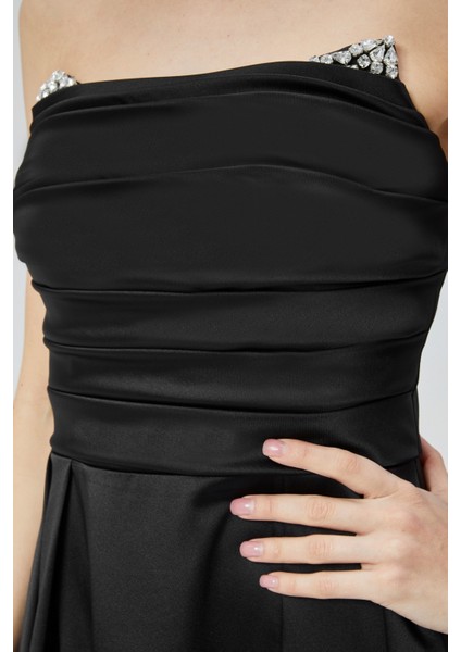 Kadın Abiye ve Mezuniyet Taşlı Drape Detaylı Yırtmaçlı Straplez Saten Abiye Elbise