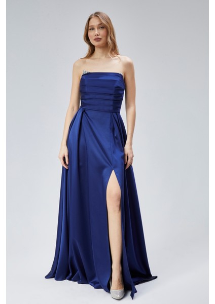 Kadın Abiye ve Mezuniyet Taşlı Drape Detaylı Yırtmaçlı Straplez Saten Abiye Elbise