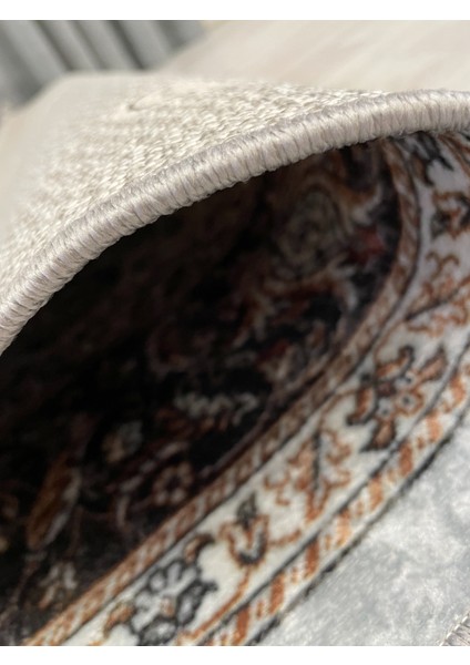 Gri Geleneksel Motifli Saçaklı Klasik Kaymaz Taban Halı