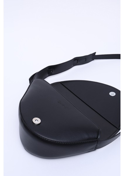 Siyah SHK154 Suni Deri Asimetrik Çıtçıtlı Tek Bölmeli Astarlı Kol ve Omuz Çantası