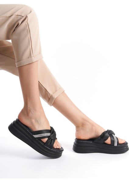 Freja Düz Topuklu Kurdele Desenli Taşlı Kalın ve Ortopedik Taban Kadın Terlik St Siyah indirimleri