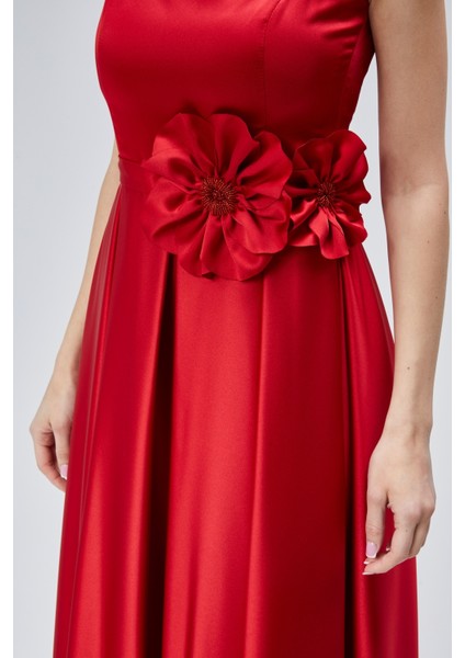 Kadın Abiye ve Mezuniyet Elbiseleri Çiçek Detaylı Kare Yaka Pileli Saten Abiye Elbise indirimleri