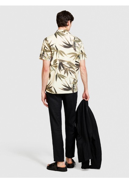 Sisley Pamuk Karışımlı Tamamı Desenli Kısa Kollu Gömlek Erkek Renkli Gömlek - 324P53DBSQ03O fiyatları