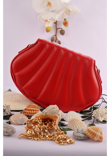 Zara Kadın Zincir Askılı İstiridye Çanta Şık ve Fonksiyonel 14 cm Yükseklik 21 cm Genişlik