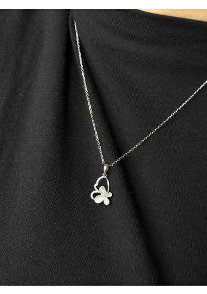 925 Ayar Gümüş Hareketli Dönen Kelebek Detaylı Kolye fırsatları