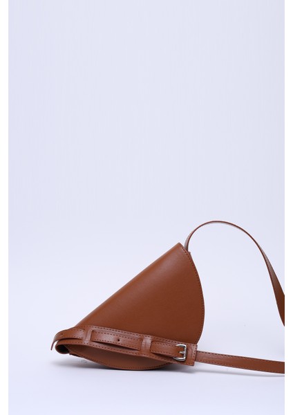 Taba SHK154 Suni Deri Asimetrik Çıtçıtlı Tek Bölmeli Astarlı Kol ve Omuz Çantası