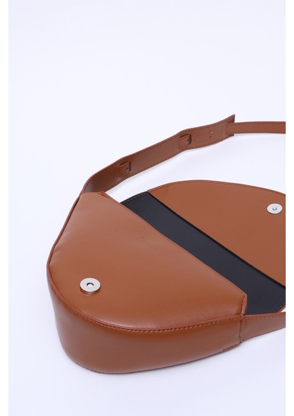 Taba SHK154 Suni Deri Asimetrik Çıtçıtlı Tek Bölmeli Astarlı Kol ve Omuz Çantası