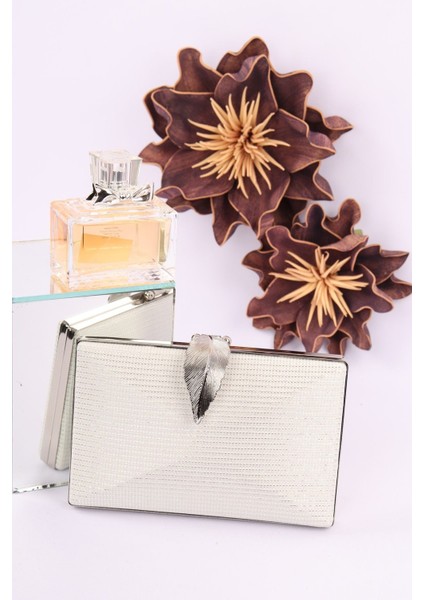 713 Çizgili Çupra Yaprak Bukle Abiye Çanta | Modern Tasarım El Çantası