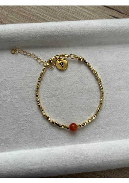Karnelyan Taşı Harfli Kişiye Özel Altın Kaplama Bileklik