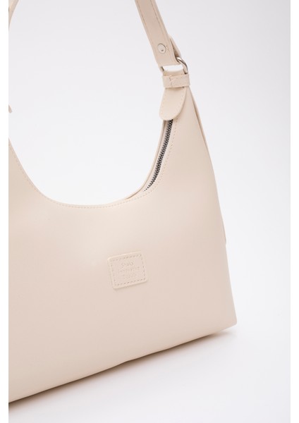 Krem SHK82 Baget Model Tek Bölmeli Kadın Suni Deri Kol ve Omuz Çantası