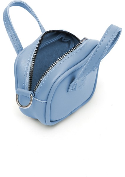 Mavi SHK210 Suni Deri Tek Bölmeli Fermuarlı El Çantası ve Charm Çanta Aksesuarı