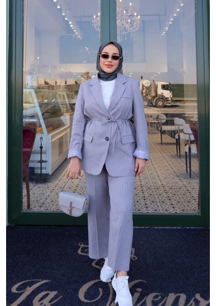 Gri Belden Bağlamalı Çizgili Pantolonlu Takım
