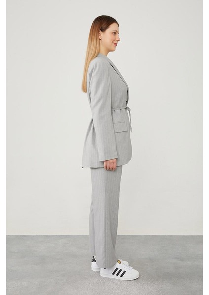 Gri Belden Bağlamalı Çizgili Pantolonlu Takım fırsatları