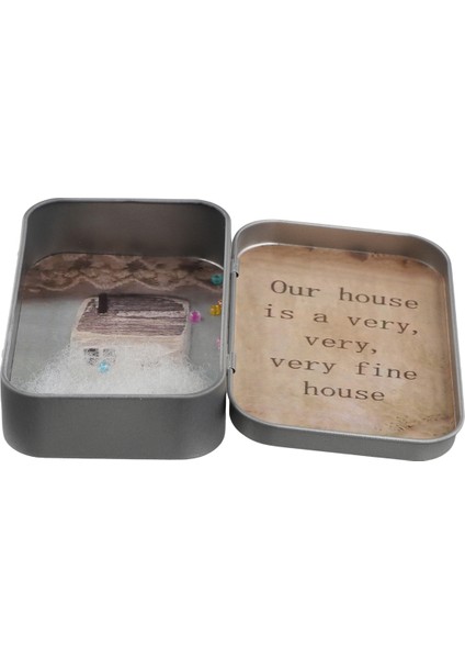 Eski Bir Teneke Kutuda Minyatür Ahşap Sahne. Benzersiz El Yapımı Ev Hediyesi Teneke Kutu Diorama Geri Dönüştürülmüş Teneke Kutu Hediye C (Yurt Dışından) fiyatları