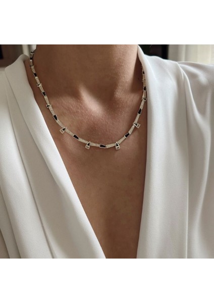 Siyah Mineli Tasarım Vip Kolye