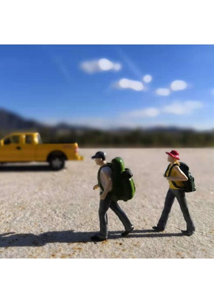 Reçine 1:64 Ölçekli Şekil Diorama Sokak Yürüyüşçü Karakter Heykelcik Backpacker Takım Elbise Minyatür Kukla Kum Masa Ev A (Yurt Dışından) indirimleri