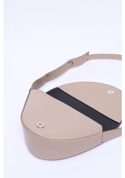 Vizon SHK154 Suni Deri Asimetrik Çıtçıtlı Tek Bölmeli Astarlı Kol ve Omuz Çantası