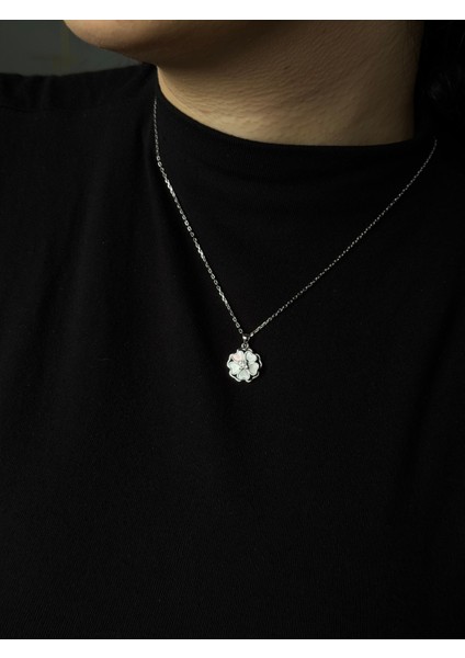 925 Ayar Gümüş Hareketli Dönen Çiçek Figürlü Sedefli Sakura Kolye fiyatları