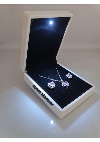Işıklı Kutusunda Çelik Kolye ve Küpe Hediye Doğumgünü özel kuıtu modelleri