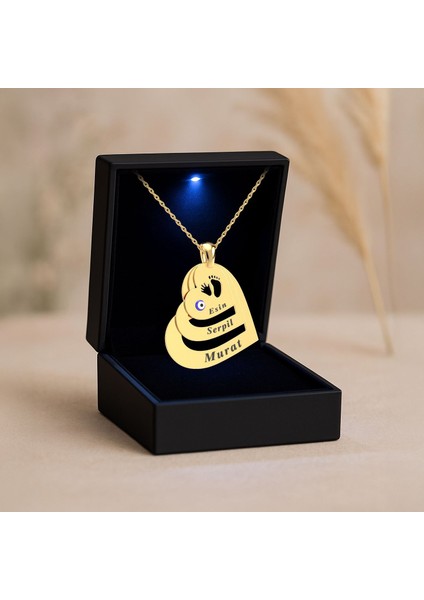 Işıklı Kutuda Üçlü Isimli Ayak Izi Kalpler Altın Kaplama Gümüş Kolye