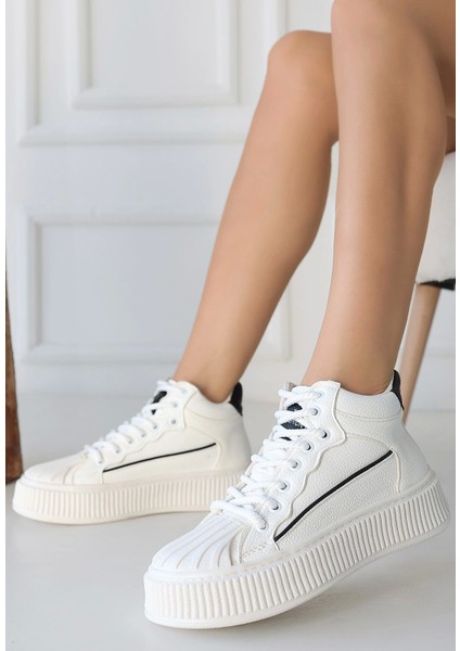 Estim Beyaz Cilt Siyah Detaylı Bağcıklı Spor Ayakkabı