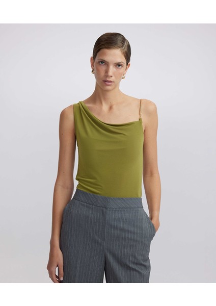 Çıkarılabilir Metal Aksesuarlı Tişört