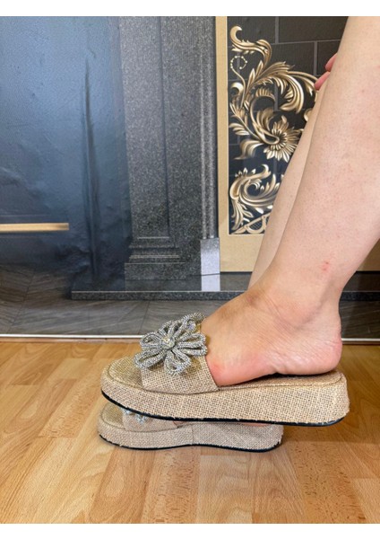 Sandalet Kadın Hasır Yazlık Çiçek Detayları Parlak Taşlı Doğal Hasır Topuk Rahat ve Şık fiyatları