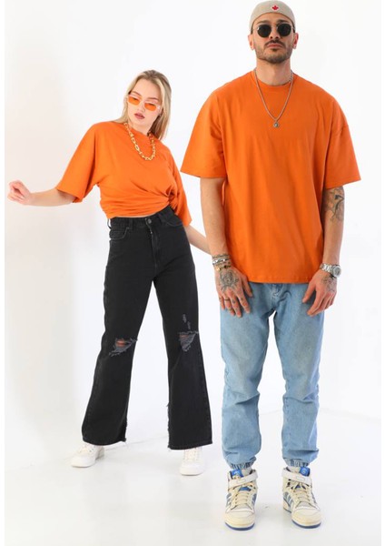 Unisex Pamuk Kaliteli Oversize Turuncu Tişört – Şık Rahat Günlük Kombin