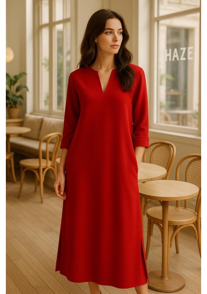 Rahat ve Geniş Kalıp V Yaka Yırtmaçlı Cepli Uzun Kırmızı Elbise