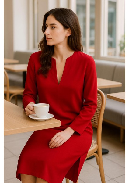 Rahat ve Geniş Kalıp V Yaka Yırtmaçlı Cepli Uzun Kırmızı Elbise modelleri