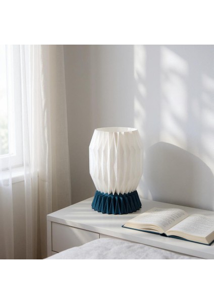 Vela El Yapımı Masa Lambası - Prizmatik Tasarımlı Beyaz Şapka & Reçine Taban