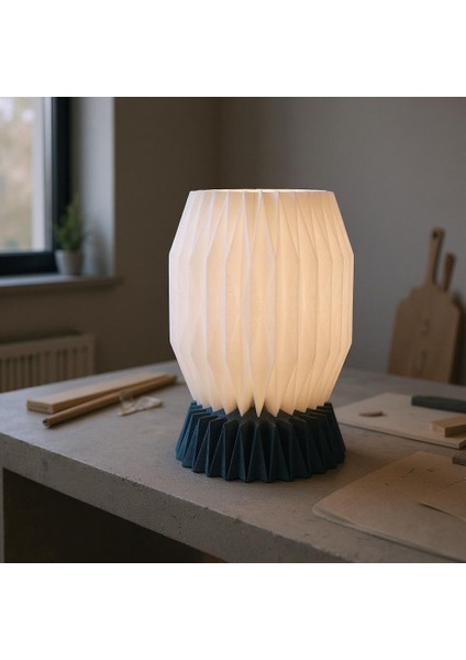 Vela El Yapımı Masa Lambası - Prizmatik Tasarımlı Beyaz Şapka & Reçine Taban fiyatları