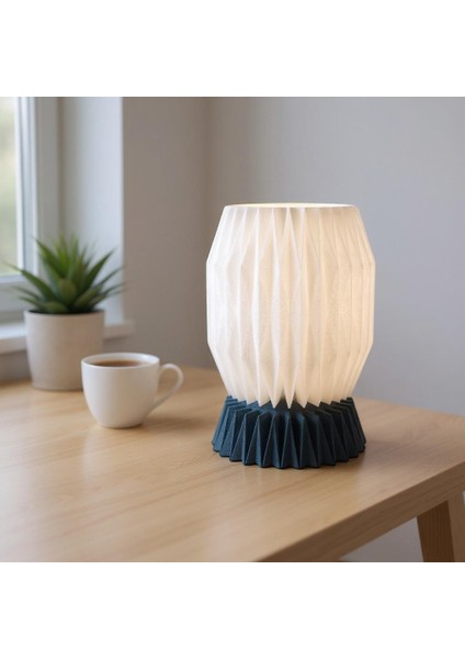 Vela El Yapımı Masa Lambası - Prizmatik Tasarımlı Beyaz Şapka & Reçine Taban fırsatları