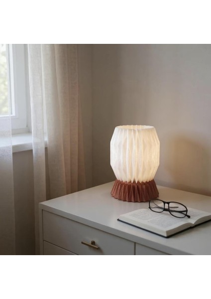 Vela El Yapımı Masa Lambası - Prizmatik Tasarımlı Beyaz Şapka & Reçine Taban fiyatları