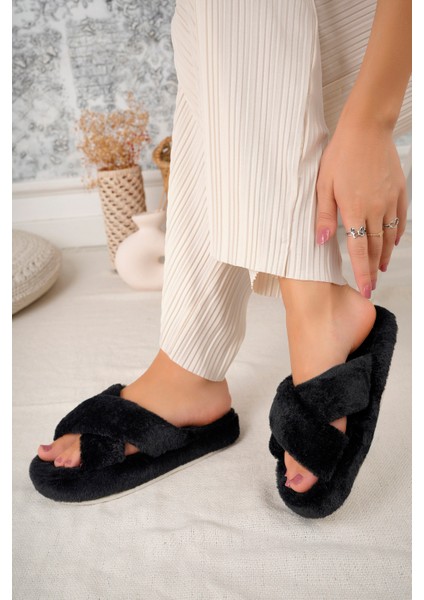 Kadın Ev Terliği Pofuduk Çapraz Ev Terliği