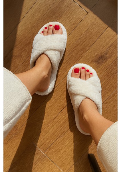 Kadın Ev Terliği Pofuduk Çapraz Ev Terliği