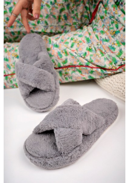 Kadın Ev Terliği Pofuduk Çapraz Ev Terliği