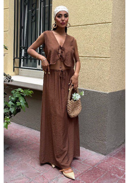 Olive Breeze Kadın Kahverengi Bağcıklı Üst ve Etek Takım – Dokulu Kumaş