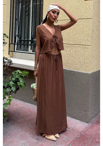 Olive Breeze Kadın Kahverengi Bağcıklı Üst ve Etek Takım – Dokulu Kumaş fiyatları