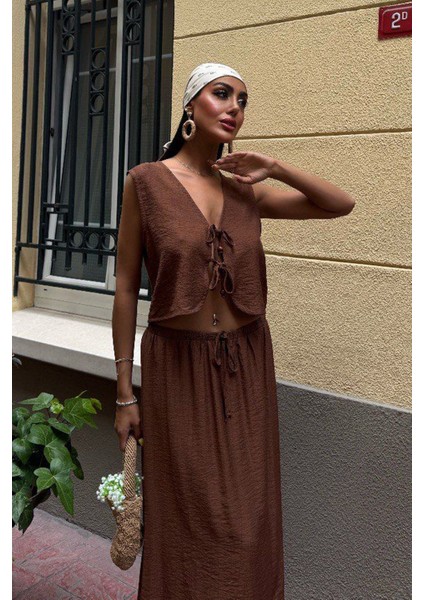 Olive Breeze Kadın Kahverengi Bağcıklı Üst ve Etek Takım – Dokulu Kumaş modelleri