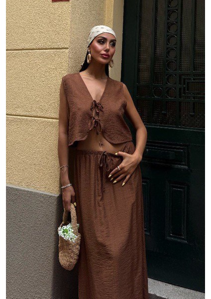 Olive Breeze Kadın Kahverengi Bağcıklı Üst ve Etek Takım – Dokulu Kumaş fırsatları