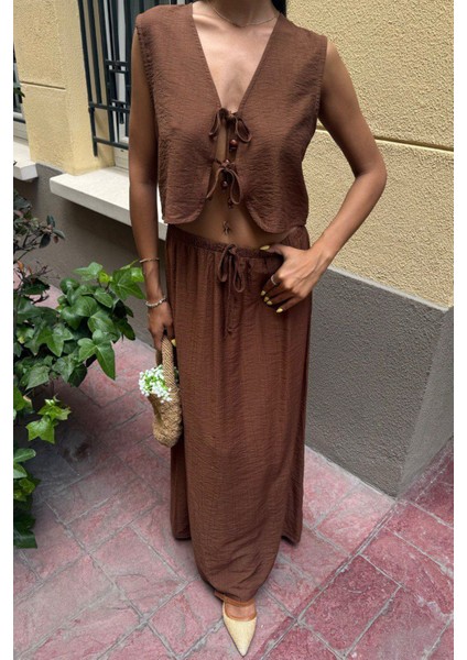 Olive Breeze Kadın Kahverengi Bağcıklı Üst ve Etek Takım – Dokulu Kumaş indirimleri