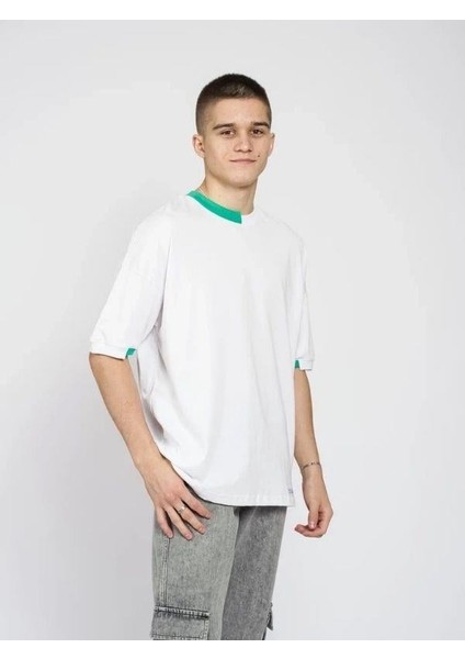 Çocuk Basic Yaka Detaylı Oversize T-Shirt fırsatları