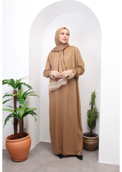 Yarım Fermuarlı Başörtülü Şık Dantelli Namaz Elbisesi
