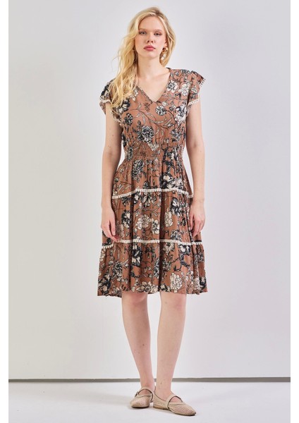 Kadın V Yaka Güpür Detaylı Gipeli Mini Elbise Kahve fırsatları