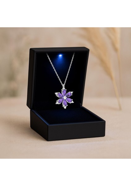 Işıklı Kutuda Ametist Taşlı Lotus Çiçeği Beyaz Gümüş Kolye